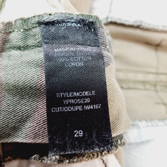 VTG Y2K Guess Camo Cargo Capri Pants Womens Sz 29 Embroidered Flowers Military - Picture 7 of 16